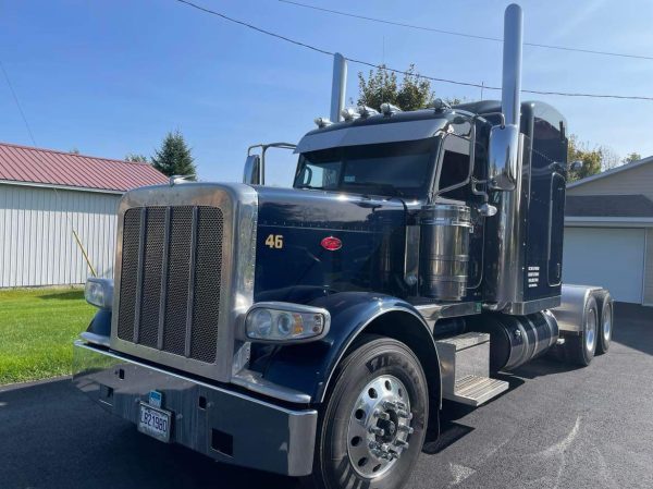 Peterbilt389-black-1