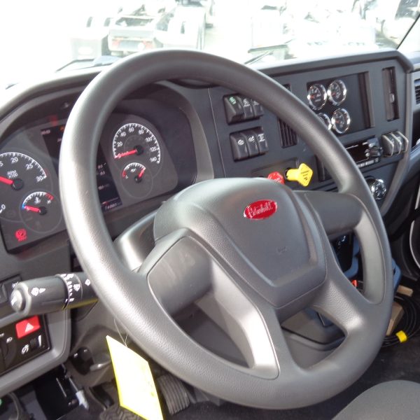 Peterbilt 548 camion pour plateforme