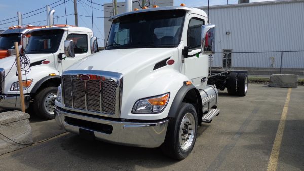 Peterbilt 548 camion pour plate forme