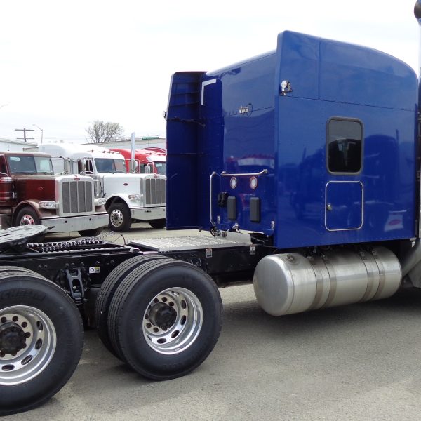 Peterbilt 589 Bleu