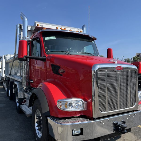 Peterbilt 567 camion pour benne 12 roues