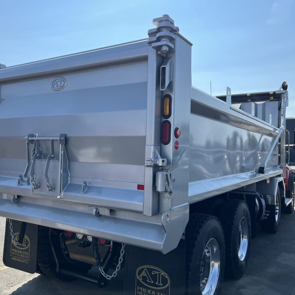 Peterbilt 567 camion pour benne 12 roues