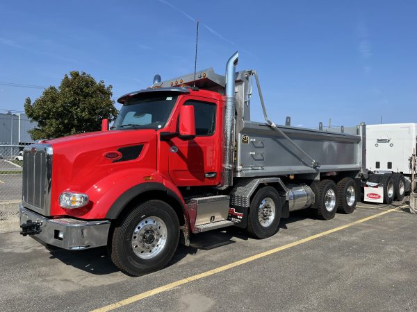 Peterbilt 567 camion pour benne 12 roues