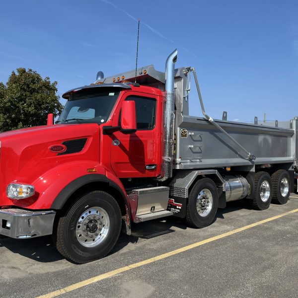 Peterbilt 567 camion pour benne 12 roues