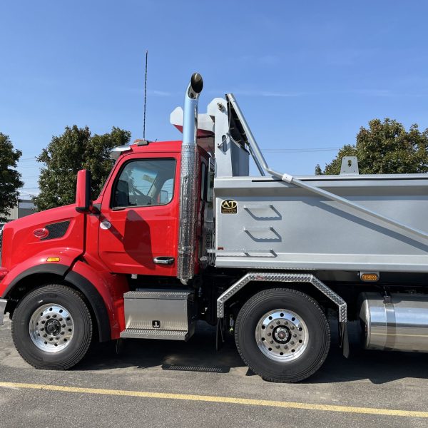 Peterbilt 567 camion pour benne 12 roues