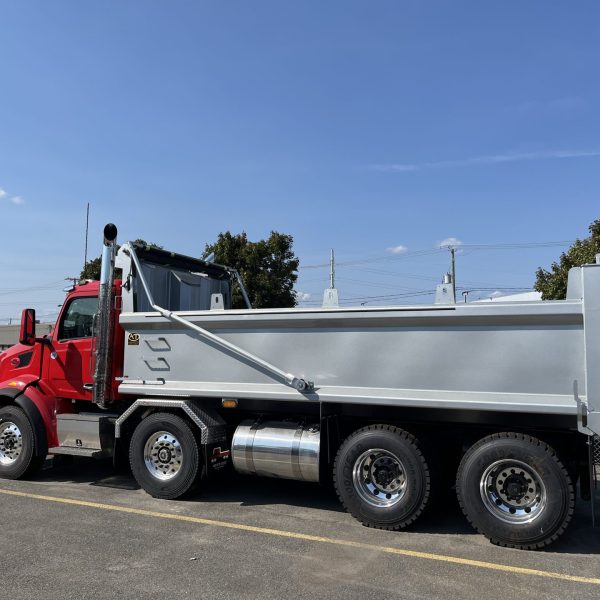 Peterbilt 567 camion pour benne 12 roues