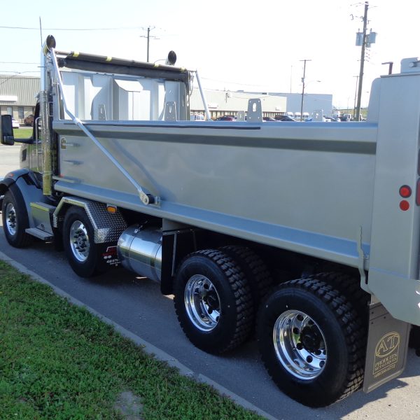 Peterbilt 567 camion pour benne 12 roues