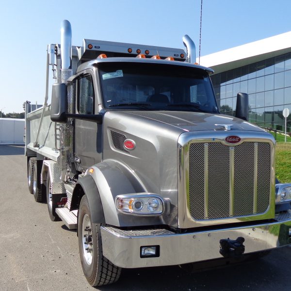 Peterbilt 567 camion pour benne 12 roues