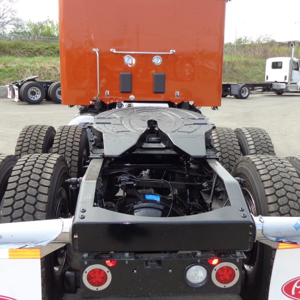 Peterbilt 589 orange