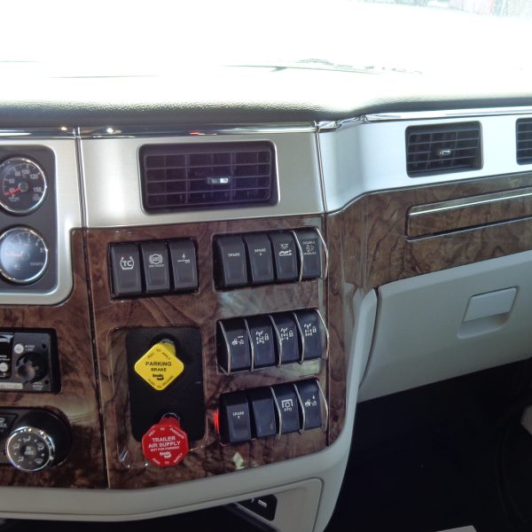 Peterbilt 589 2025