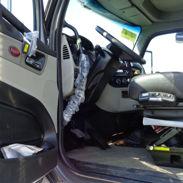 Peterbilt 589 Fardier 2025 truck