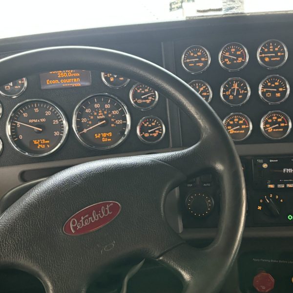2022 Peterbilt 389 BAS MILLAGE, TRÈS PROPRE