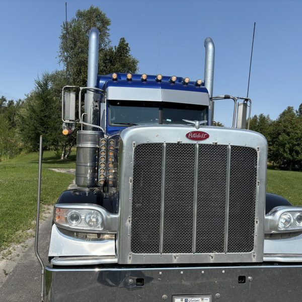 2022 Peterbilt 389 BAS MILLAGE, TRÈS PROPRE