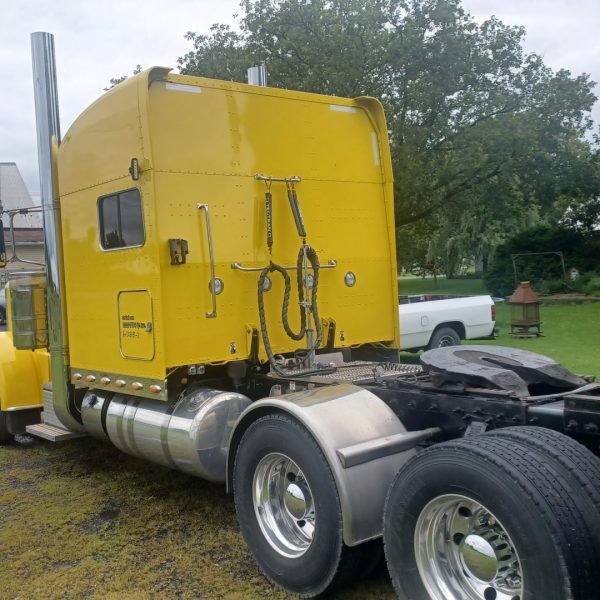 2021 PETERBILT 389