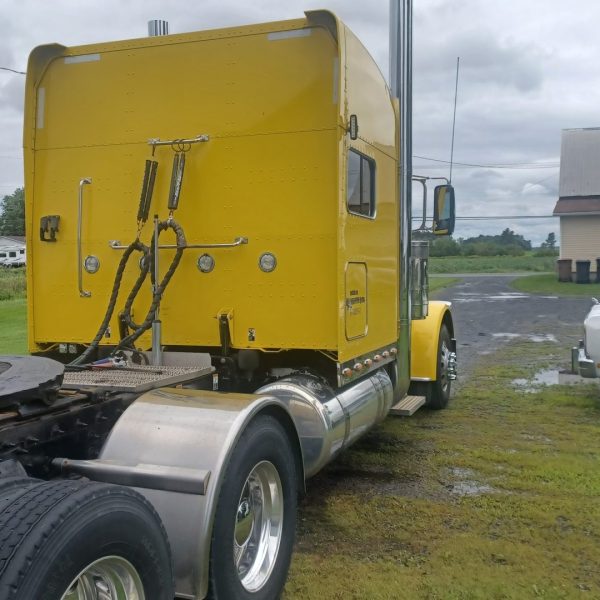 2021 PETERBILT 389