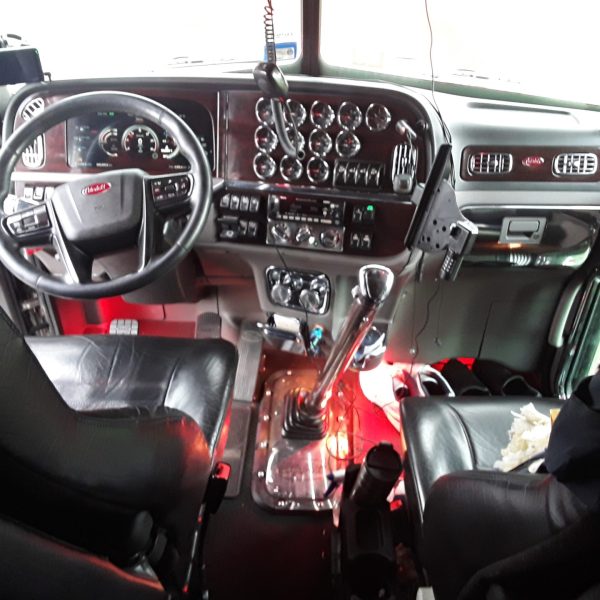 2022 Peterbilt 389 TRÈS TRÈS PROPRE