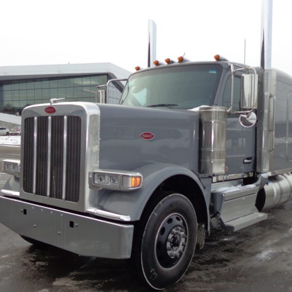 2025 Peterbilt 589