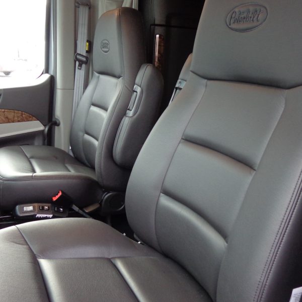 2025 Peterbilt 589