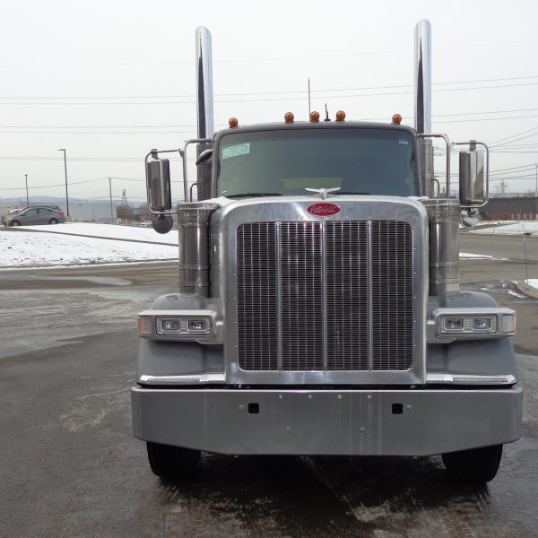 2025 Peterbilt 589