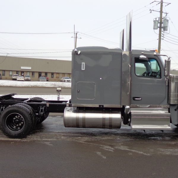 2025 Peterbilt 589