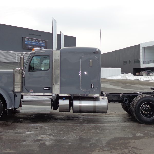 2025 Peterbilt 589