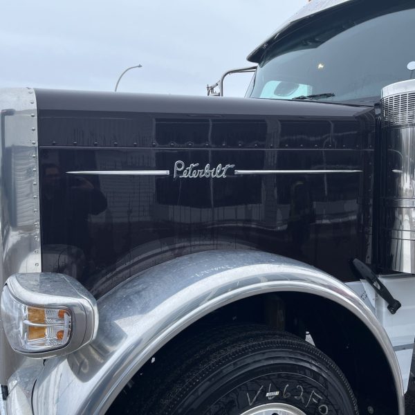 2025 Peterbilt 589 LÉGENDAIRE 46 000 LBS