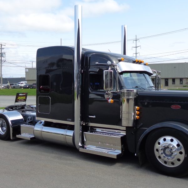 Peterbilt 589-3