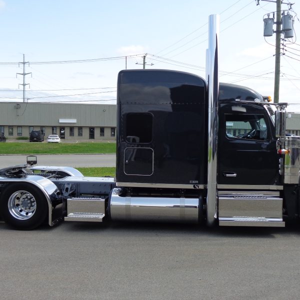 Peterbilt 589-4