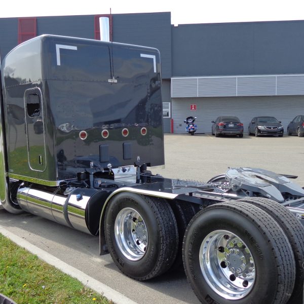 Peterbilt 589-9