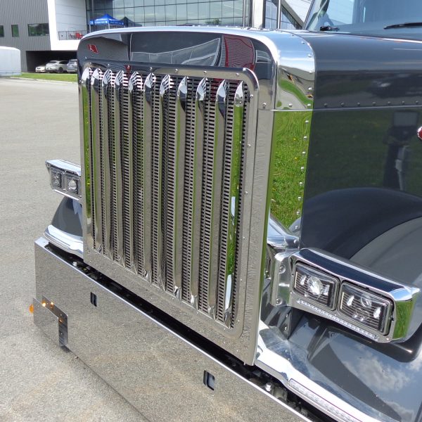 Peterbilt 589-12