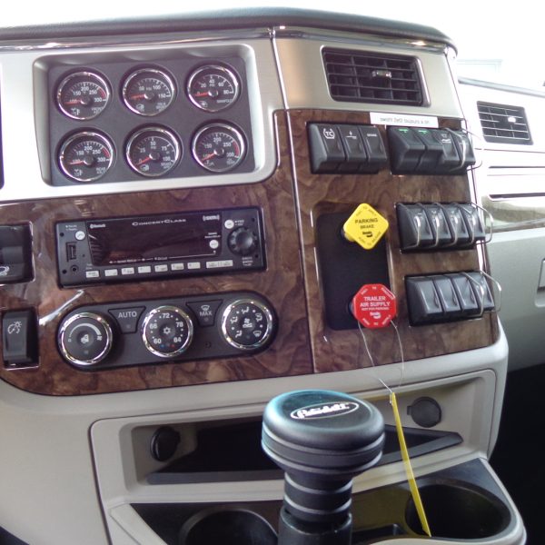 Peterbilt 589-18