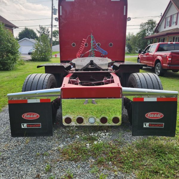 Peterbilt 389 – 2023 – Rouge Candy Apple