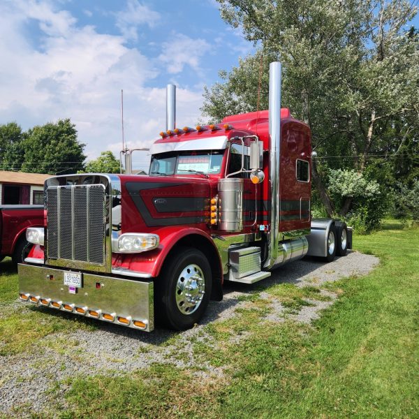 Peterbilt 389 – 2023 – Rouge Candy Apple