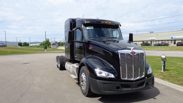 2025 Peterbilt 579 – Great project! Manual transmission, very rare!
