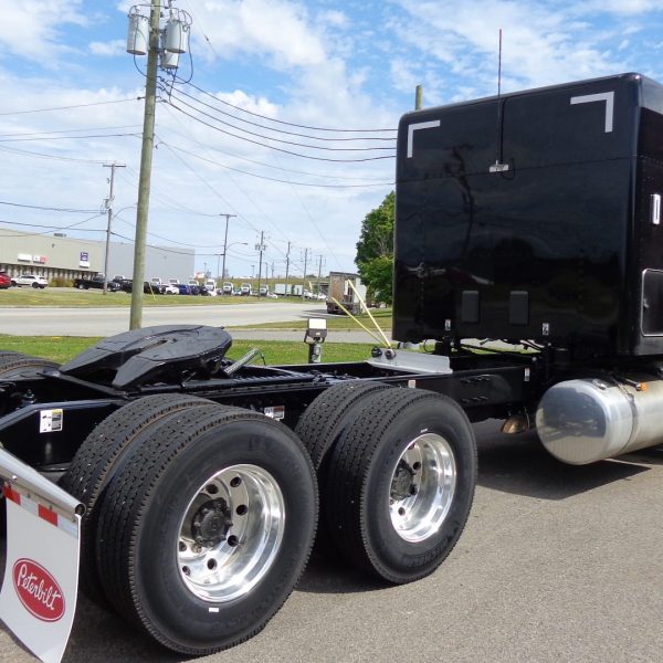2025 Peterbilt 579 – Great project! Manual transmission, very rare!