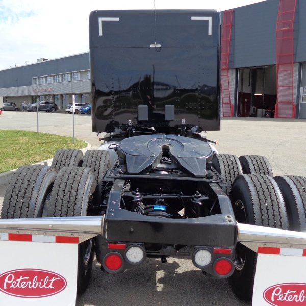 2025 Peterbilt 579 – Great project! Manual transmission, very rare!