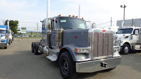 2026 Peterbilt 589 Camion Fardier - Gris