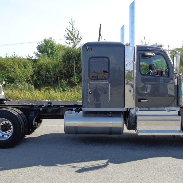 2026 Peterbilt 589 Camion Forestier - Gris carbone