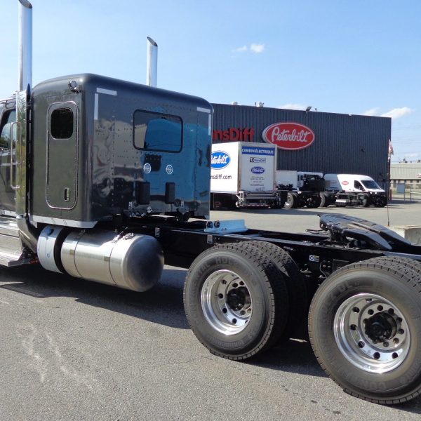 2026 Peterbilt 589 Camion Forestier - Gris carbone