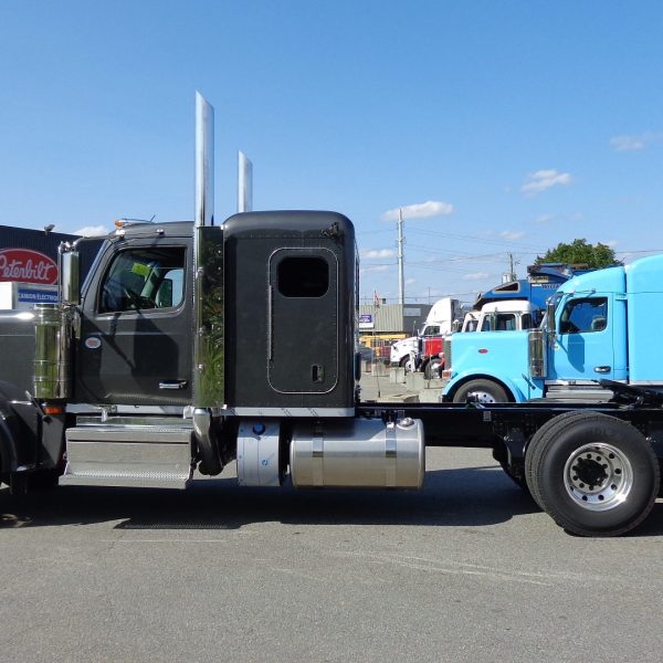 2026 Peterbilt 589 Camion Forestier - Gris carbone