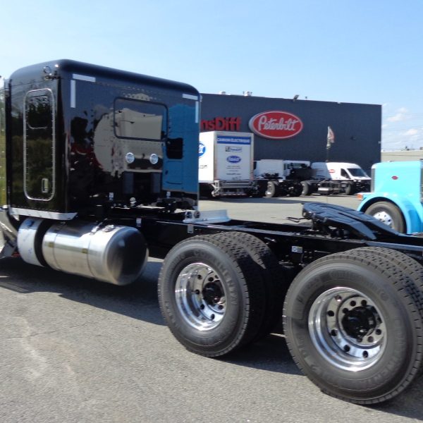 2026 Peterbilt 589 Camion Forestier - Noir