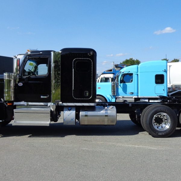 2026 Peterbilt 589 Camion Forestier - Noir