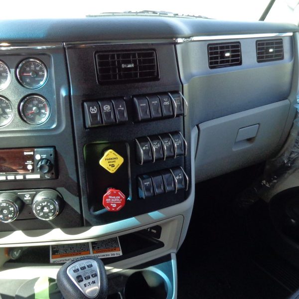 2026 Peterbilt 589 - Carbone Grey
