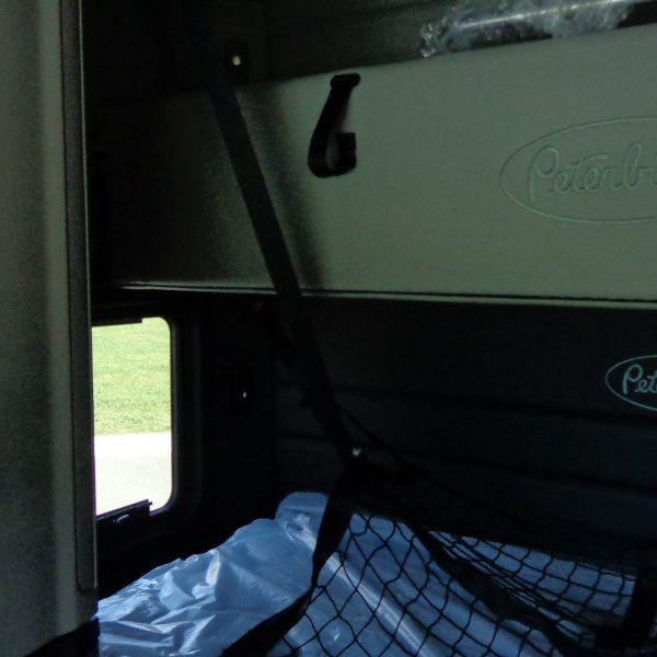 2026 Peterbilt 589 - Carbone Grey