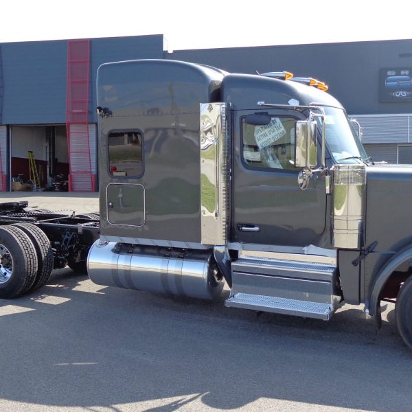 2026 Peterbilt 589 - Carbone Grey