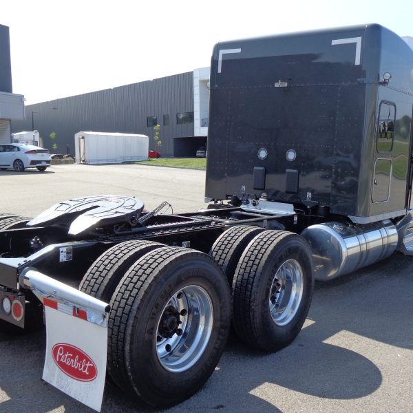 2026 Peterbilt 589 - Carbone Grey