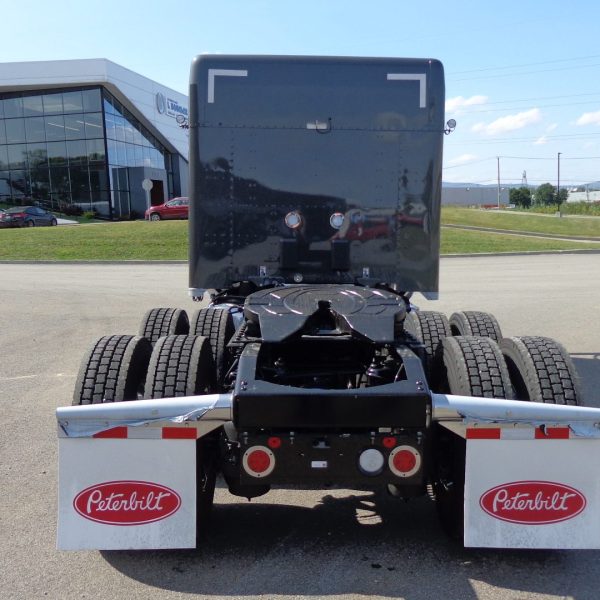 2026 Peterbilt 589 - Carbone Grey