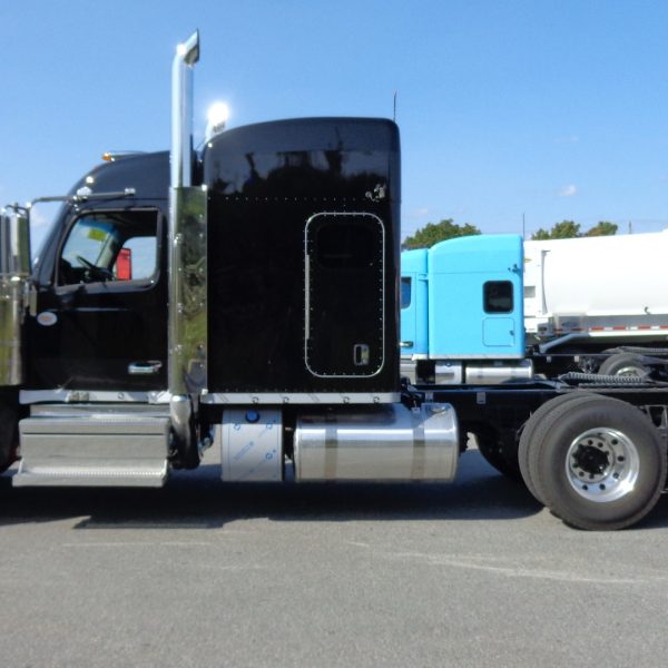 2026 Peterbilt 589 - Noir