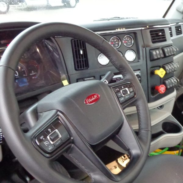 2026 Peterbilt 589 – Camion fardier Day Cab