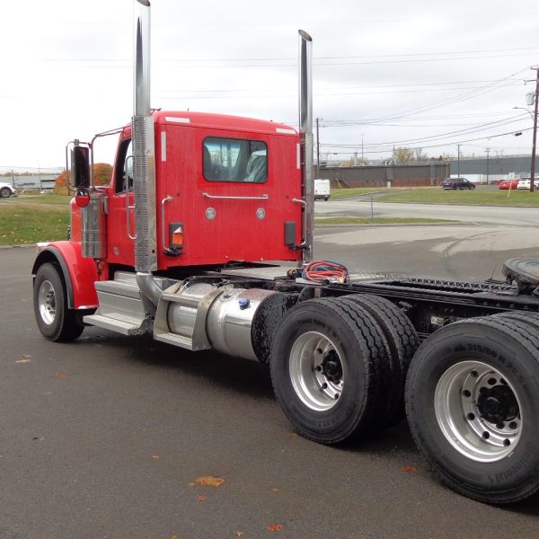 2026 Peterbilt 589 – Camion fardier Day Cab